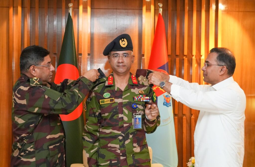 PM Tarique pins Maj Gen rank badge on new DGFI DG